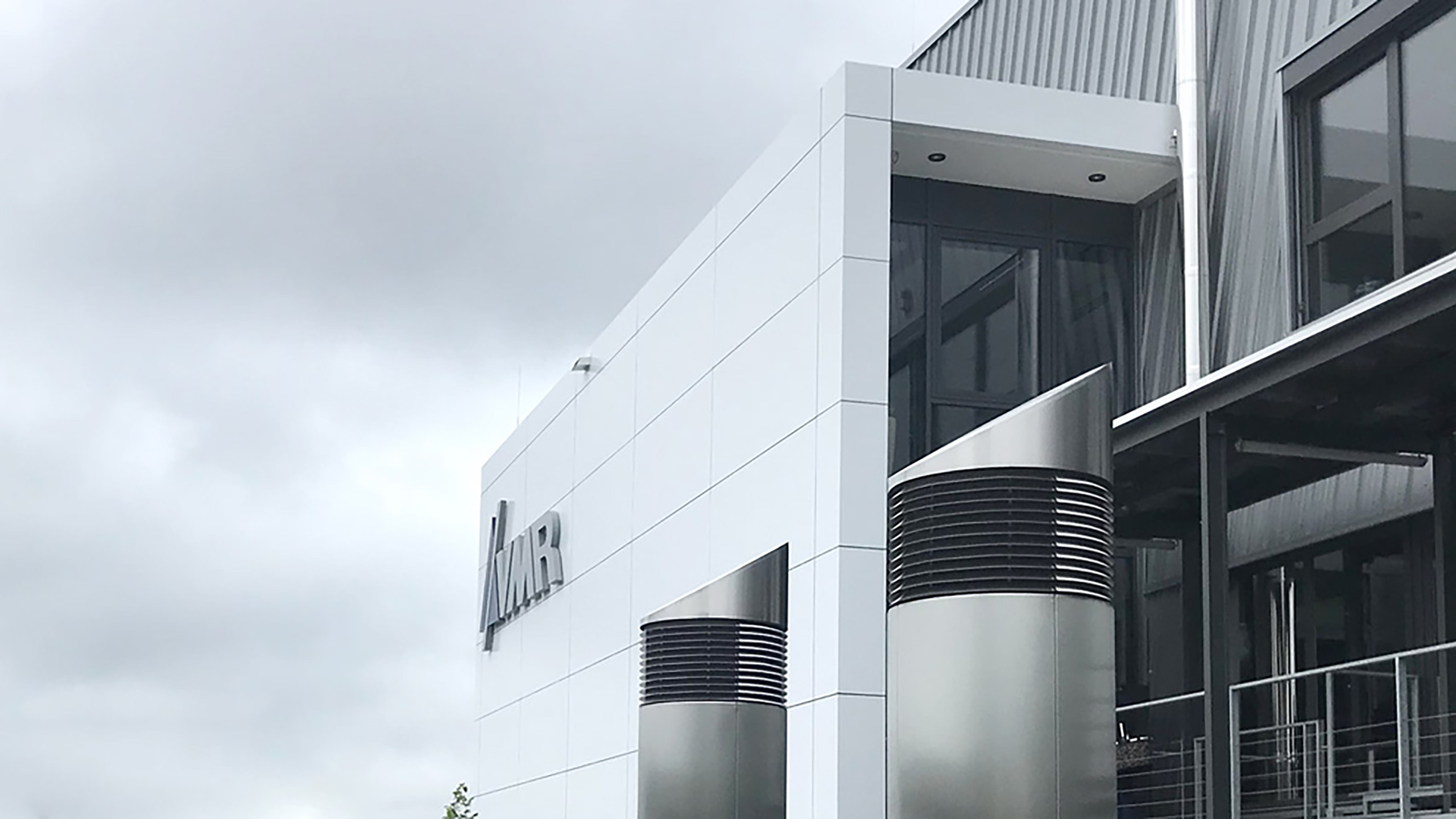 Umsetzung modernster Haustechniklösungen für den Verwaltungs- und Fertigungsneubau der VMR GmbH & Co. KG, Mönchweiler